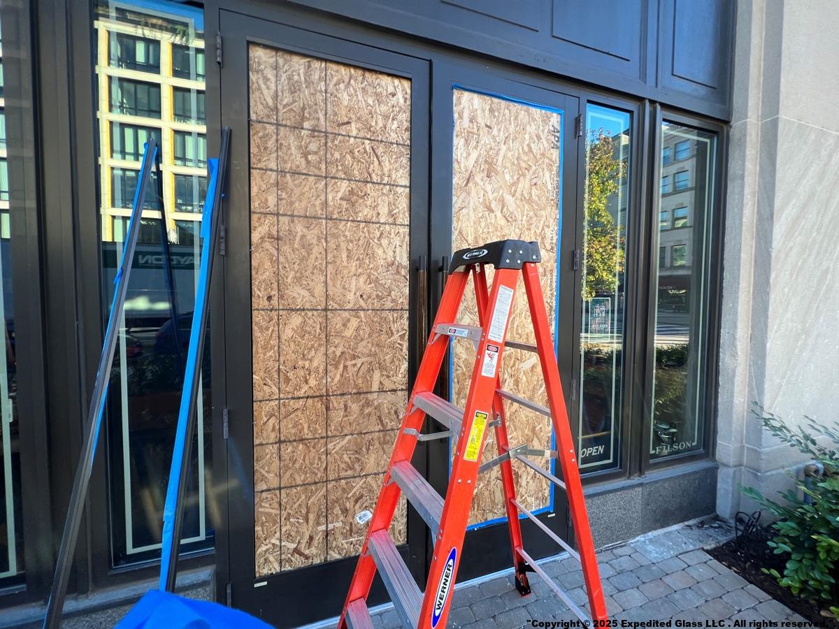 Commercial Glass Company Annandale VA Door Window Storefront Emergency Board Up 24 Hr Service Expedited Glass Replacement