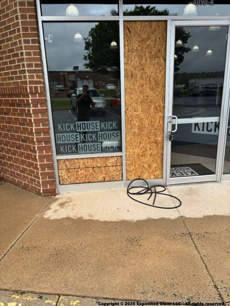Commercial Door Company Chantilly VA 24/7 Emergency Storefront Repair Replacement Pivot Hinge Closer Panic Bar Lock Glass Board Up Metal ExitService-Specific Keywords
Commercial door installationCommercial door repairStorefront glass door replacementEmergency board-up servicesSliding glass door repairAutomatic door installationFire-rated door replacement